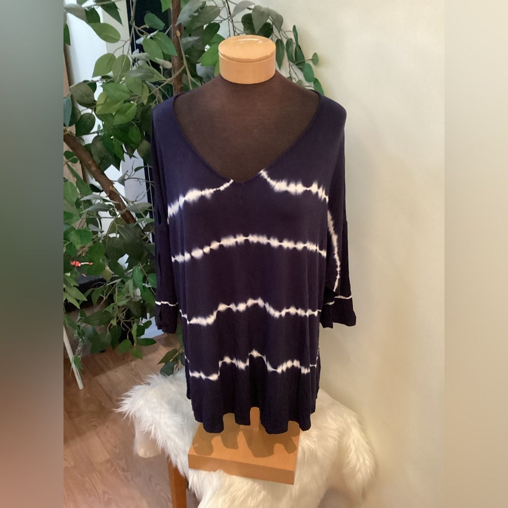 Lane Bryant Women's Plus Size 14/16 Navy Tie-Dye V-Neck cold shoulder Top